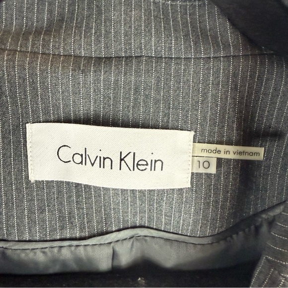 NWT Calvin Klein Women Gray striped 3 button Carrier Blazer Size: 10 - Picture 8 of 16